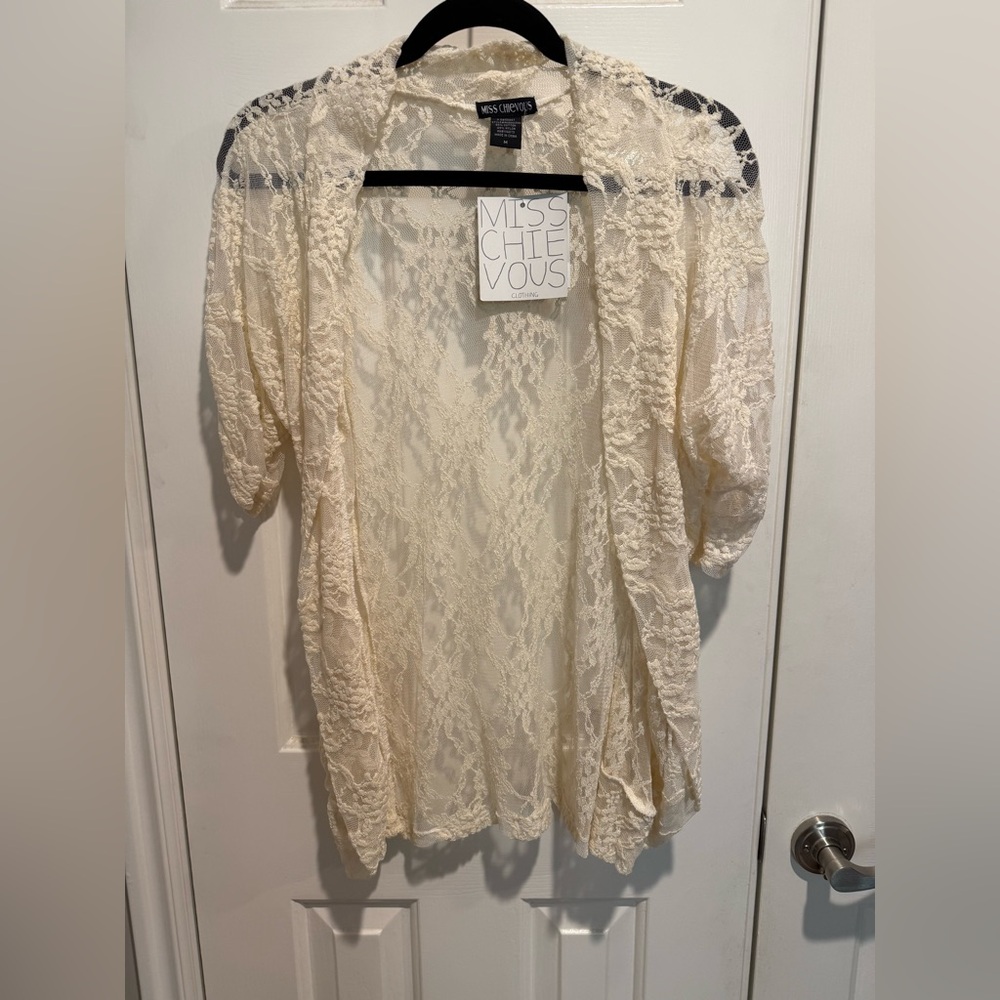Lace Sort Sleeve Jacket